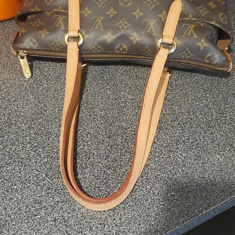 Louis Vuitton Bag With COA